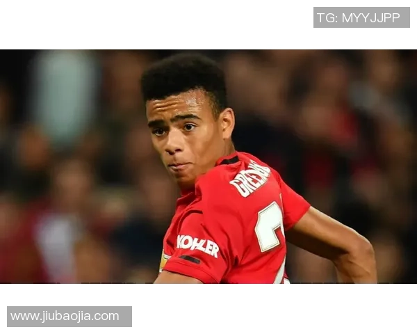 深度解读当代足球巨星成长轨迹与竞技风格全面剖析